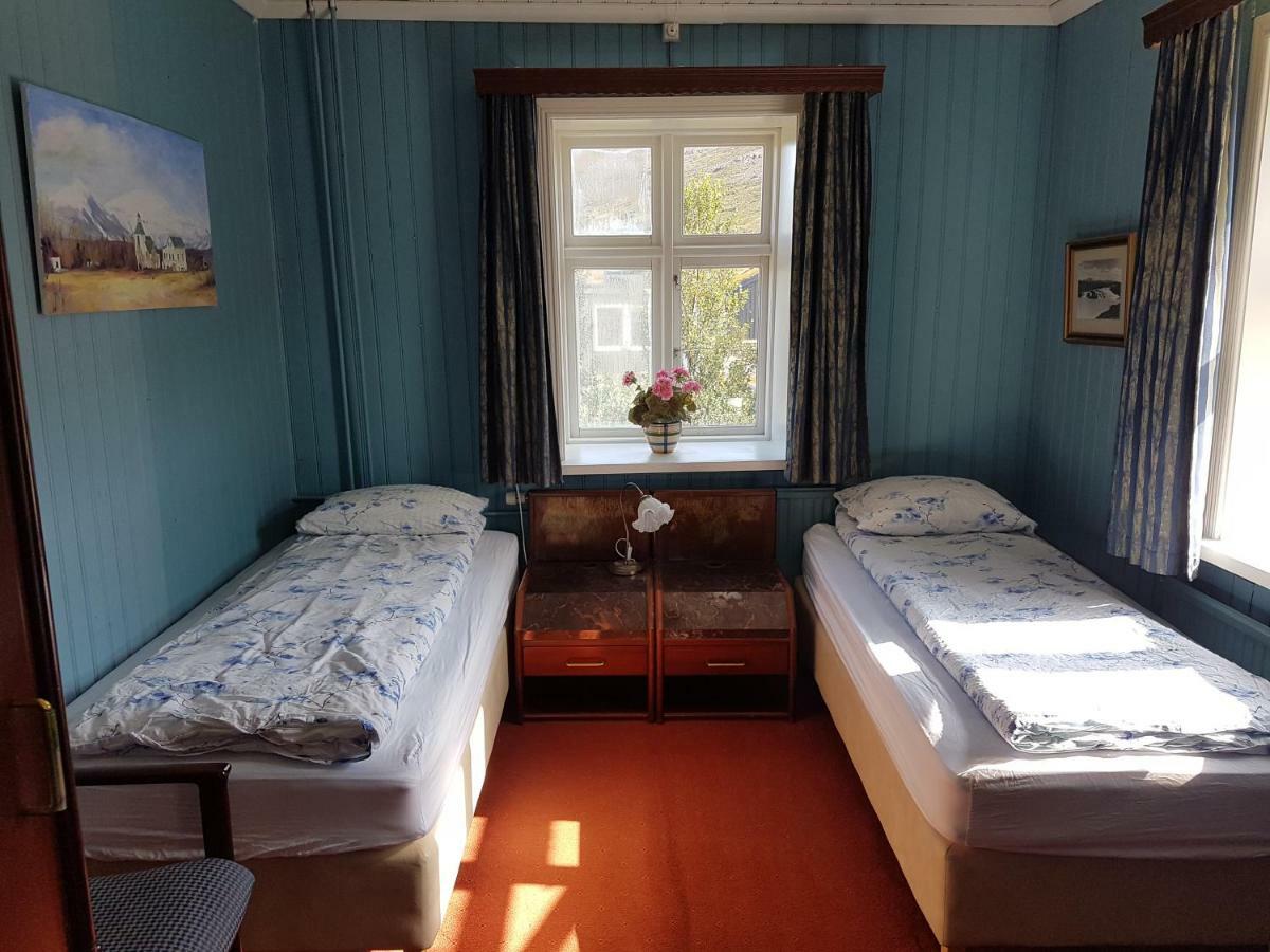 Guesthouse Gamli Baer Хусафедль Экстерьер фото